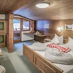 Gaestehaus Elfriede Inklusive Sommerbergbahnticket 招待所 4*