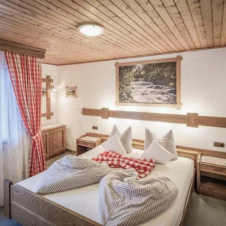 Penzion Gastehaus Elfriede 4*